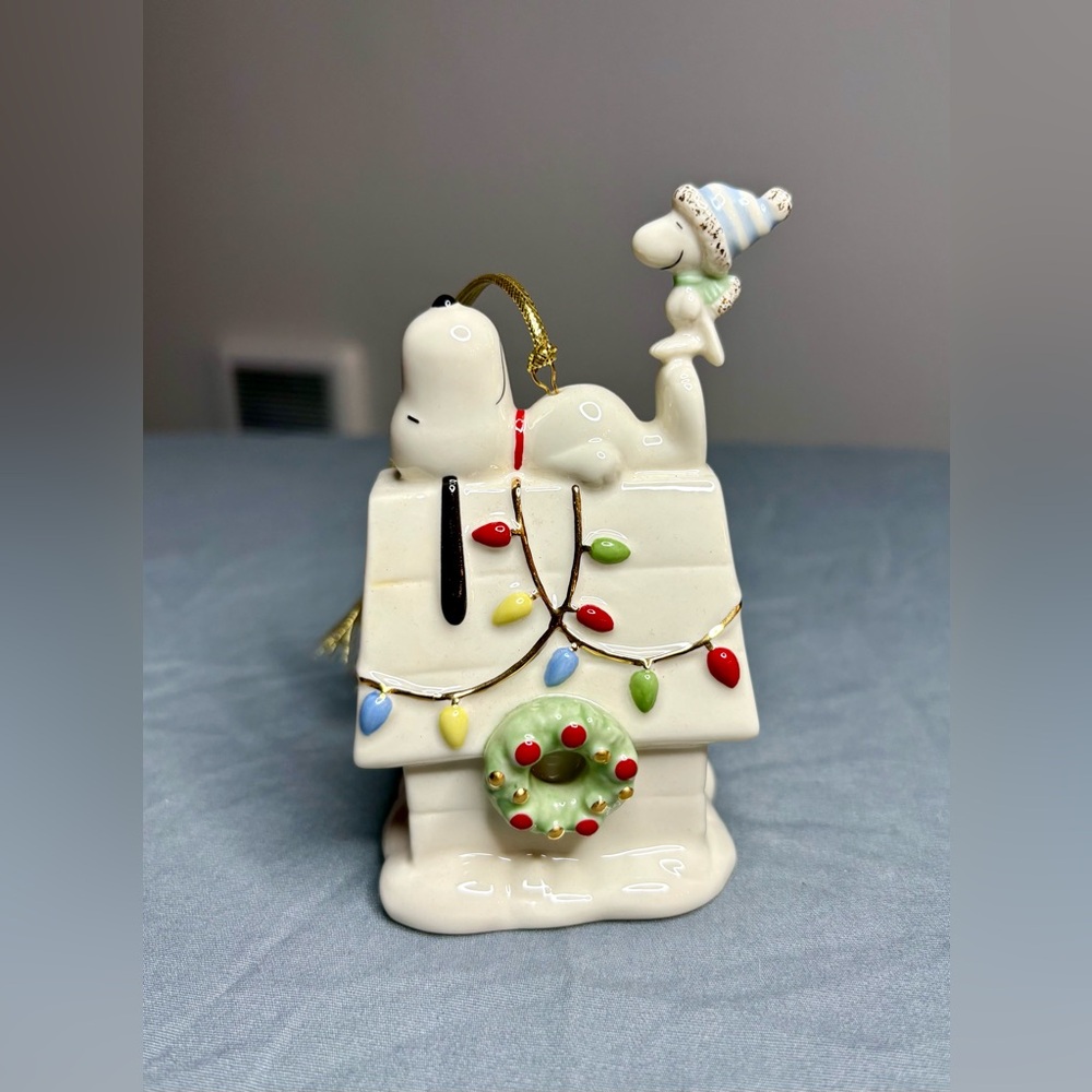 Lenox Snoopy’s Home for the Holidays Doghouse Ornament BNIB